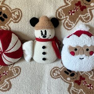 Mickey snowman pillow decor